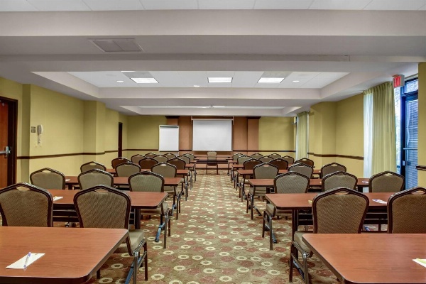 Hyatt Place Fort Lauderdale Cruise Port image 4